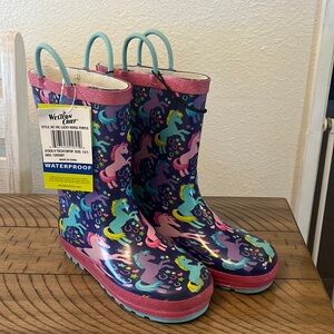 Girls rain boots
Size: 13/1